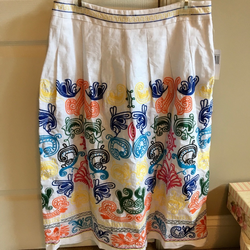 Neiman Marcus Embroidered Skirt - Size 8